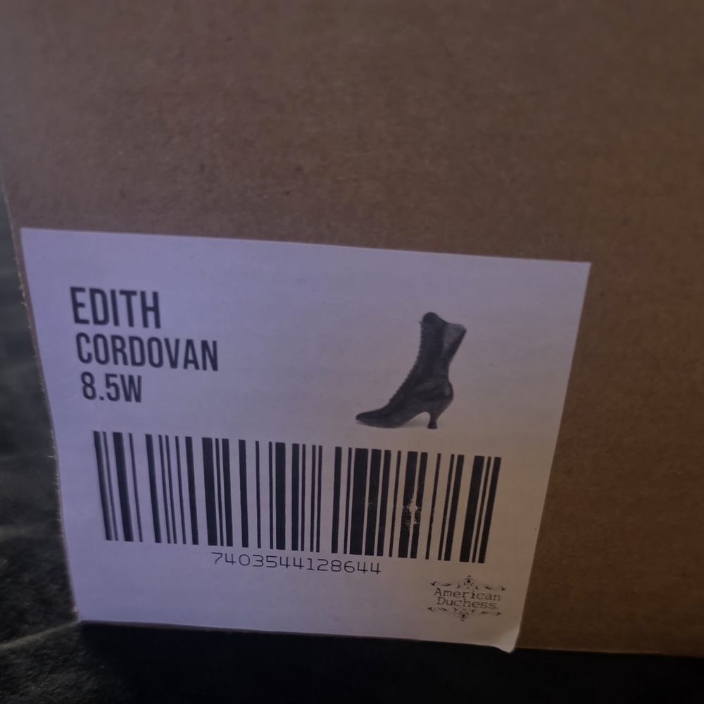 Brown Heeled Boots with Pointed Toe and Side Zipper - Picture 5 of 5